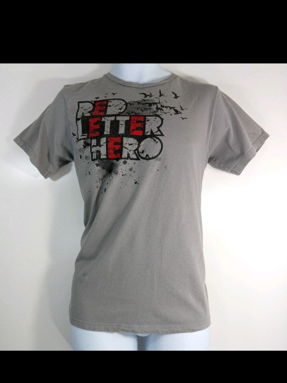 Y2K Anvil Gray 'Red Letter Hero' Graphic Tee with Red Accents